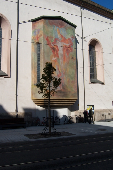 100_1683 small INNSBRUCK CHRIST 2.jpg - 232568 Bytes
